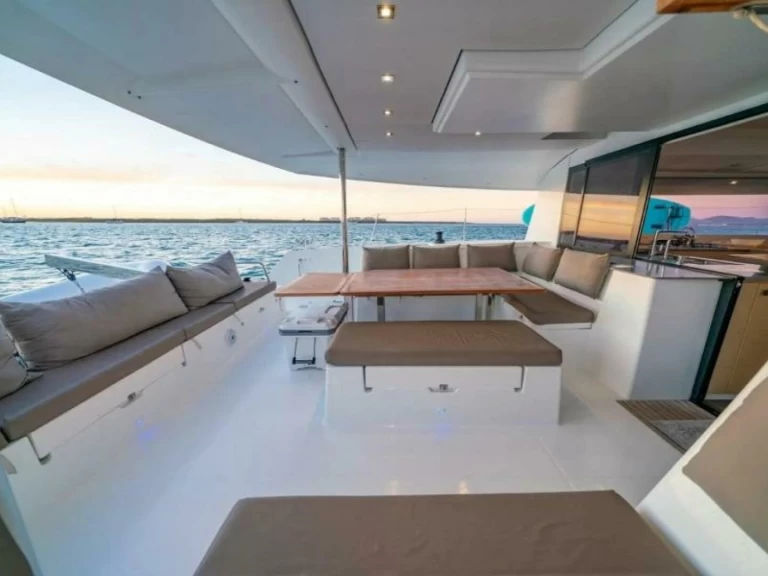 Charter a Fountaine Pajot Saba 50 in La Paz on Samboat