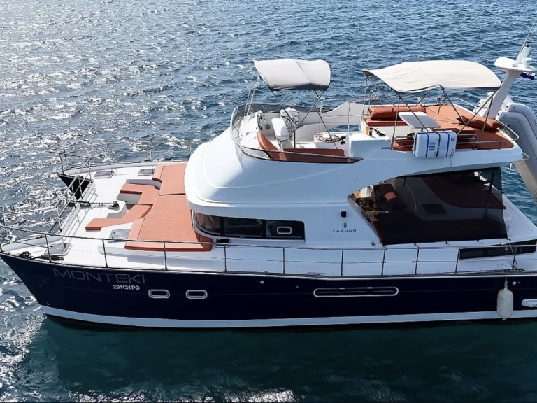 Hire a Lagoon Lagoon Power 44 Rovinj
