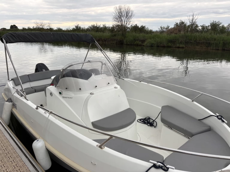 Hire a Bénéteau Flyer 550 Open Palavas-les-Flots