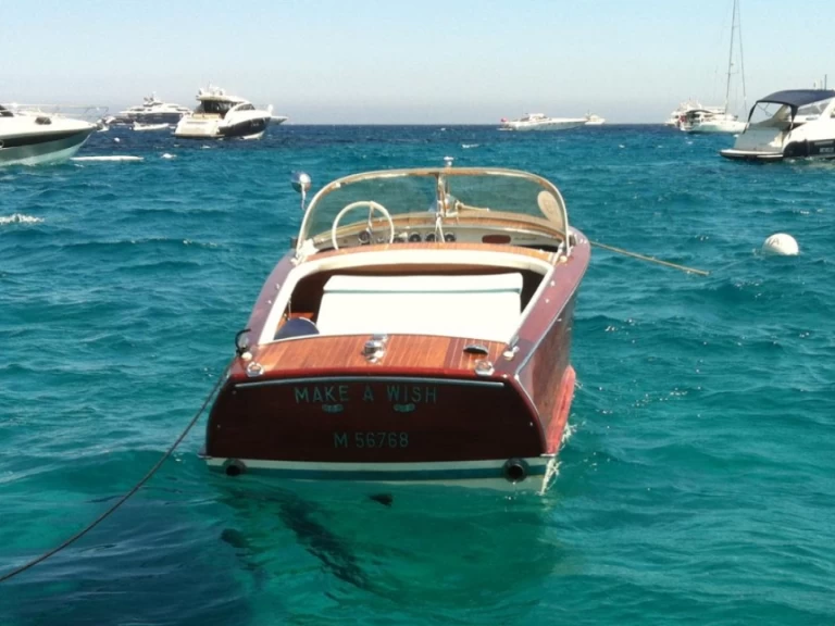 Hire Motorboat Riva with a boat licence