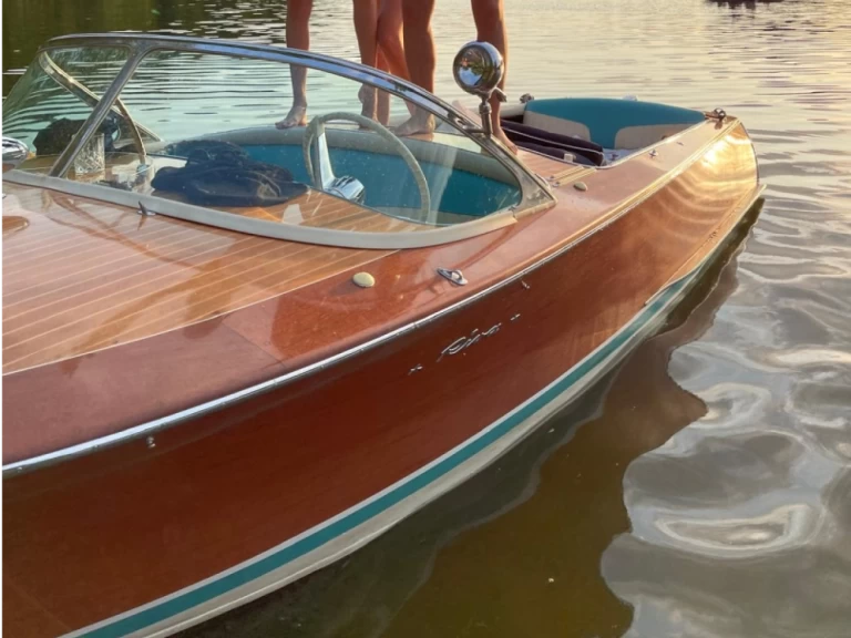 Yacht charter Monaco-Ville - Riva Super florida on SamBoat