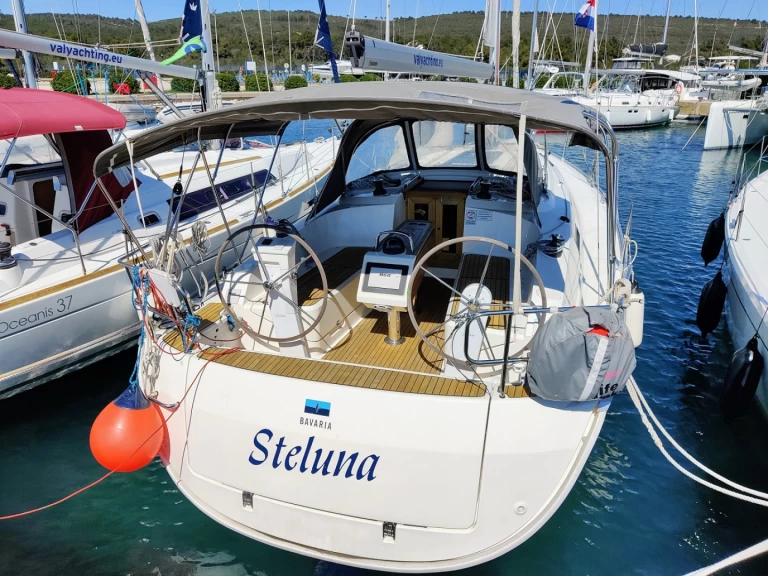 Sailboat hire in Sukošan - Bavaria Cruiser 37