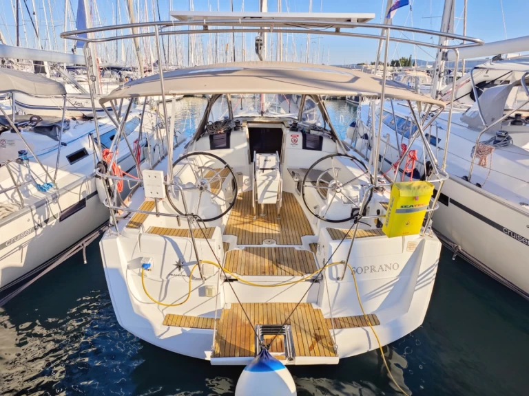 Hire Sailboat with or without skipper Jeanneau Sukošan