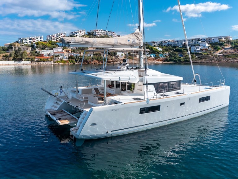 Catamaran hire in Lávrio - Lagoon Lagoon 52 F
