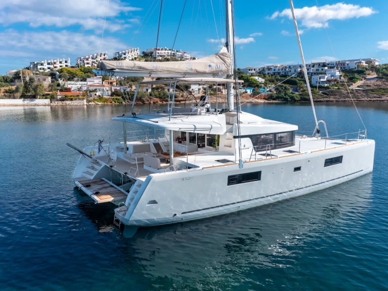 Catamaran hire in Lávrio - Lagoon Lagoon 52 F