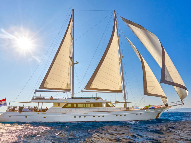 Hire Luxury Yacht with or without skipper  Split