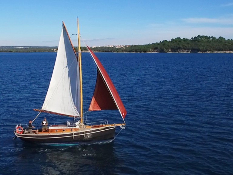 Sailboat to hire Pula at the best price