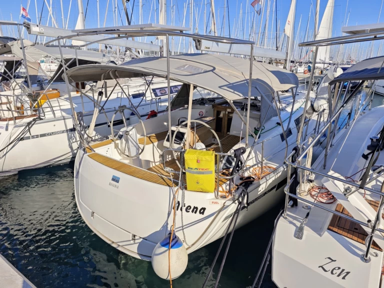 Sailboat to hire Sukošan at the best price