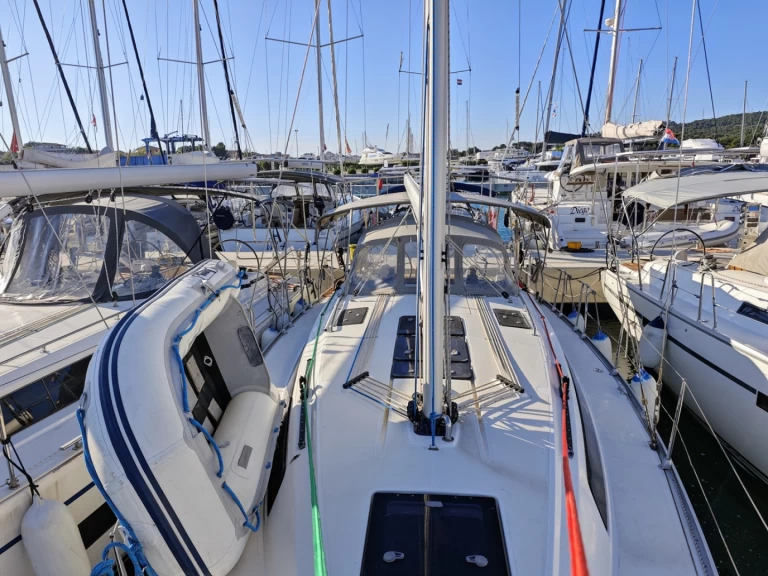 Charter a Bavaria Cruiser 37 in Sukošan on Samboat