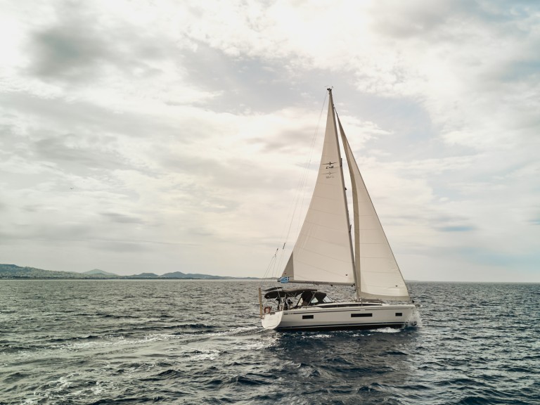 Hire Sailboat Bavaria with a boat licence
