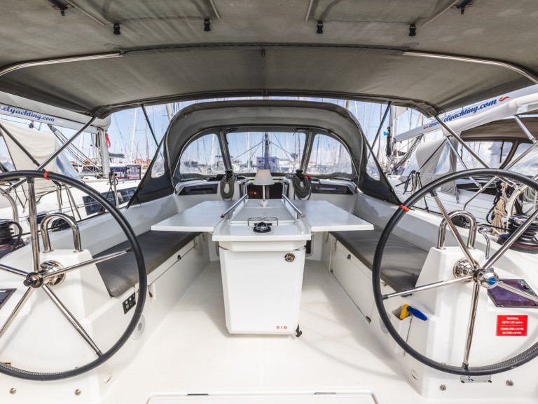 Hire Sailboat Bénéteau with a boat licence