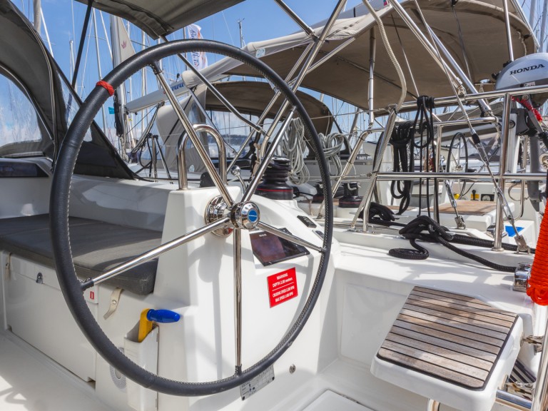 Hire a Bénéteau Oceanis 40.1 Lefkáda