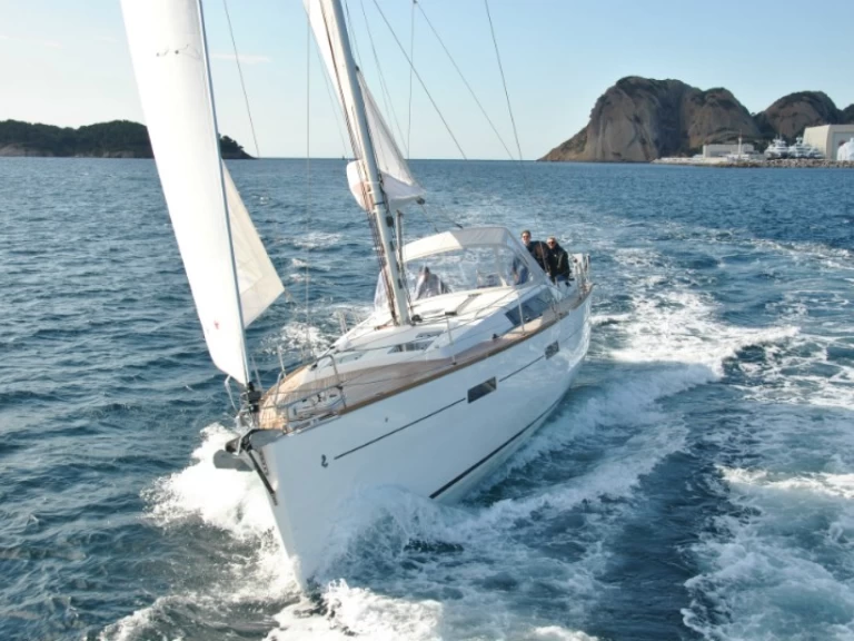 Hire a Bénéteau Oceanis 45 Paros (Island)