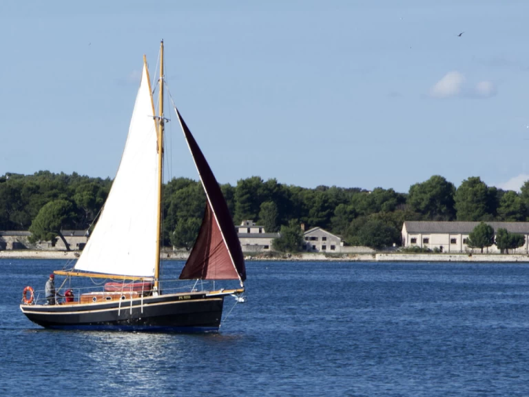 Hire Sailboat Unknown with a boat licence