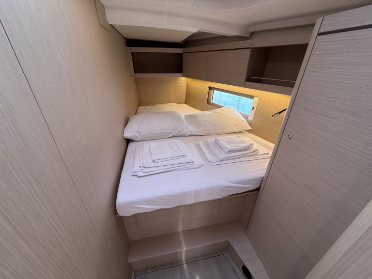 Hire Sailboat Bénéteau with a boat licence