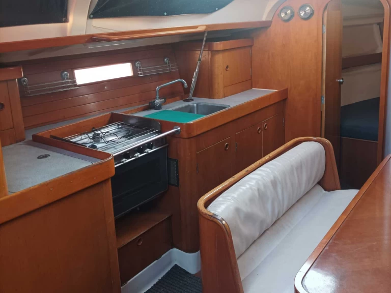 Hire a Bénéteau Oceanis 37 Sami