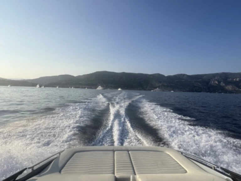 Hire a Cranchi Cranchi E26 Nice