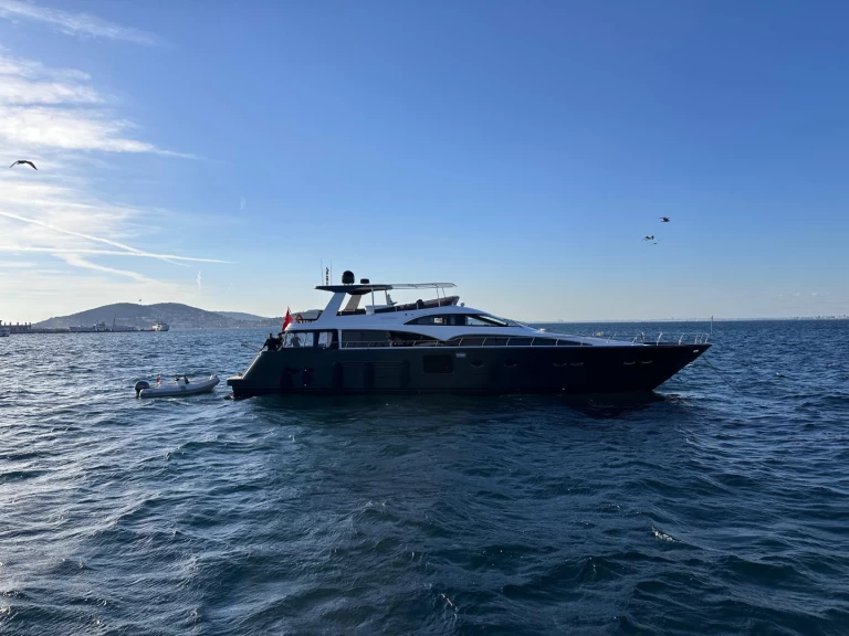 Hire a costome made costome made Beşiktaş