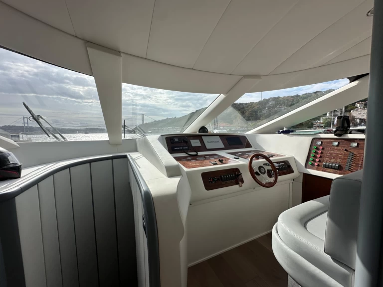 Hire Luxury Yacht with or without skipper costome made Beşiktaş