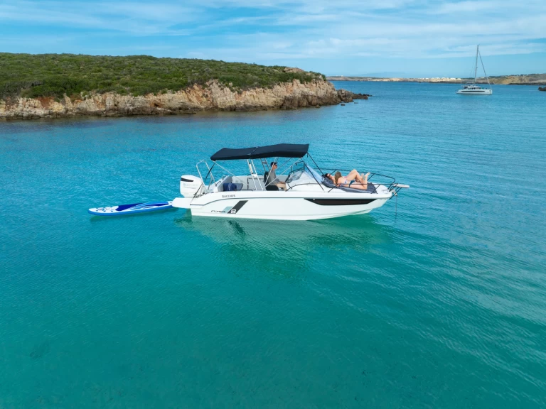 Hire Motorboat Bénéteau with a boat licence