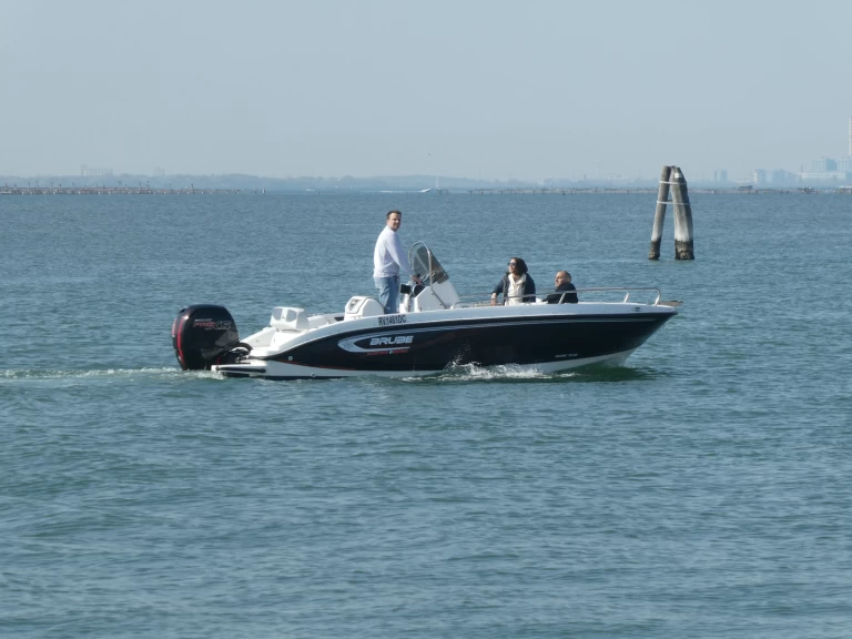 Yacht hire Lido cheap Ice