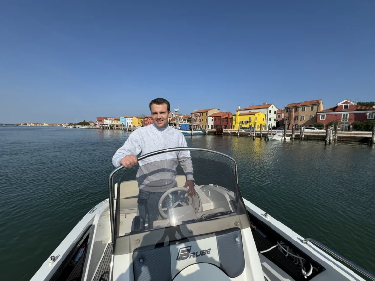 Charter a Brube Ice in Lido on Samboat