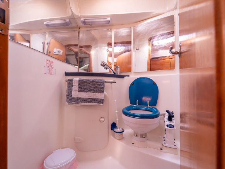 Hire Sailboat Bavaria with a boat licence