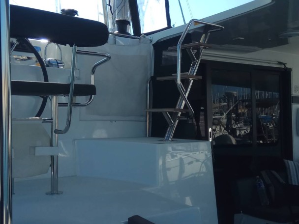 Yacht hire Lefkáda cheap Lagoon 42