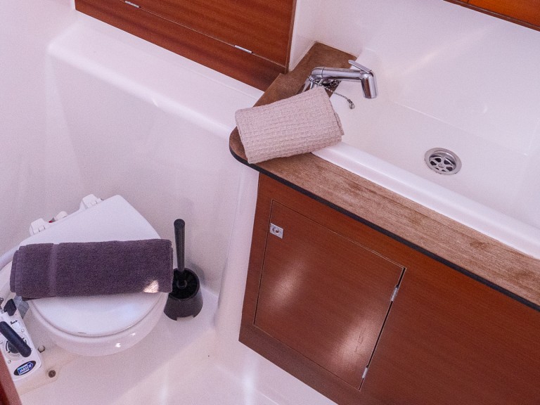 Sailboat to hire Pula at the best price