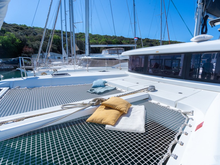 Catamaran to hire Pula at the best price