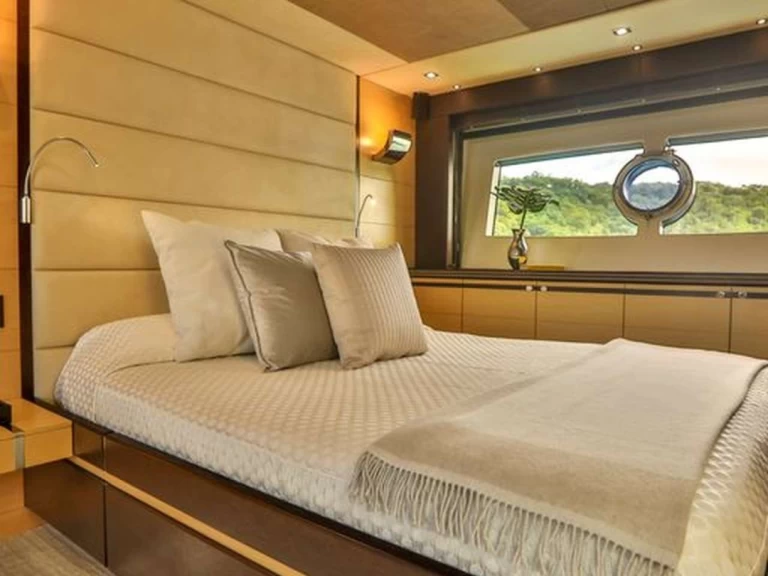 Hire a Sunseeker Predator 80 Culebra