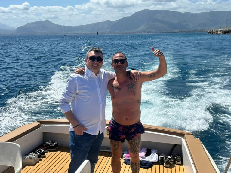 Motorboat to hire Palermo at the best price