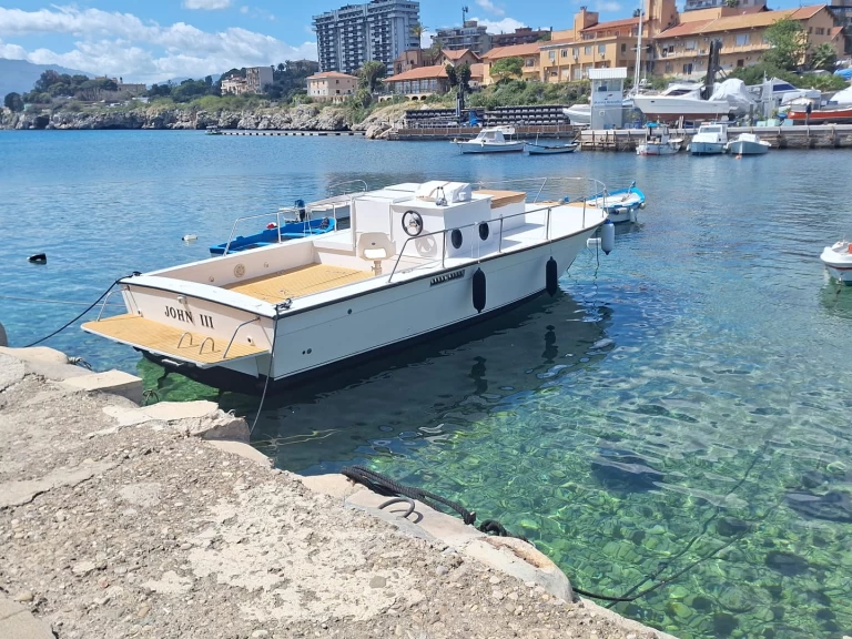 Yacht charter Palermo - Chris Craft Catalina on SamBoat