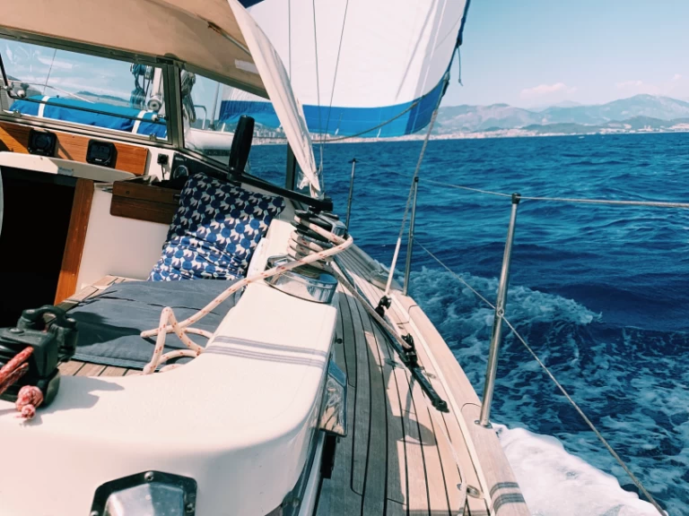 Sailboat to hire Ajaccio at the best price