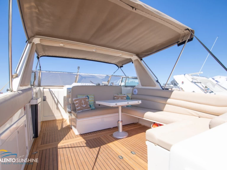 Hire Motorboat Ilver36 with a boat licence