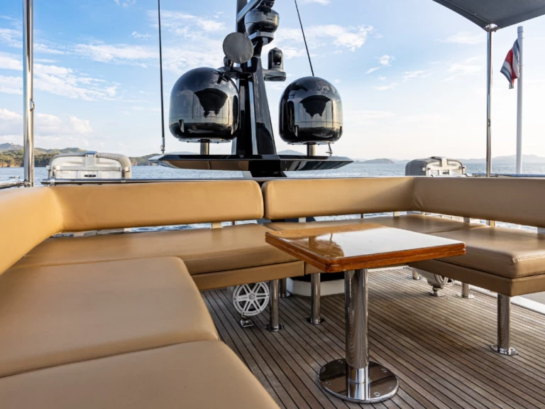 Hire Luxury Yacht Azimut with a boat licence