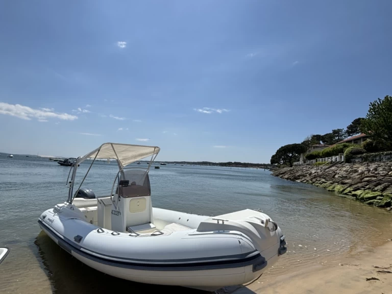 Nuova Jolly King 600 Exclusive charter bareboat or skippered in  Lège-Cap-Ferret