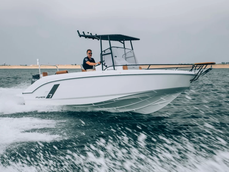 Hire Motorboat Bénéteau with a boat licence