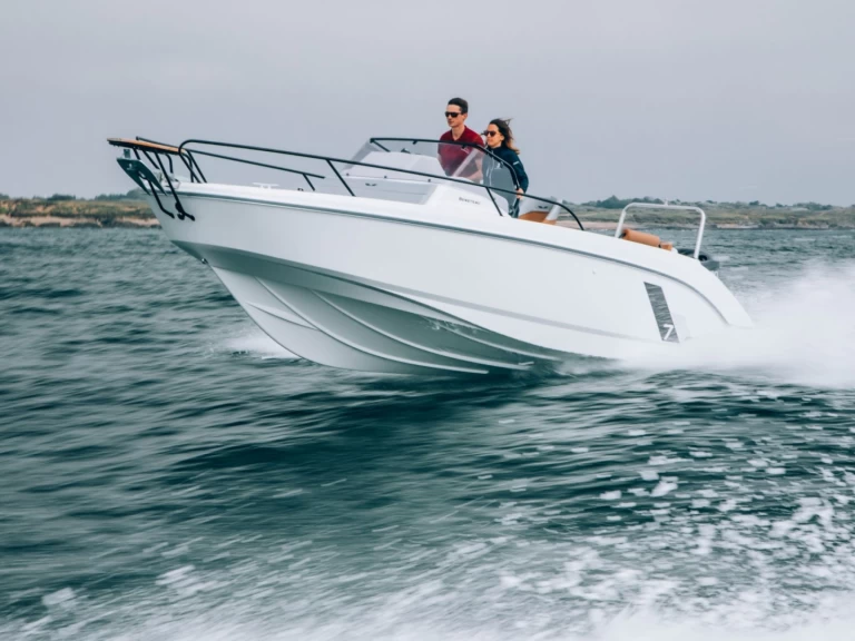 Bénéteau Flyer 7 SUNdeck charter bareboat or skippered in  Sète