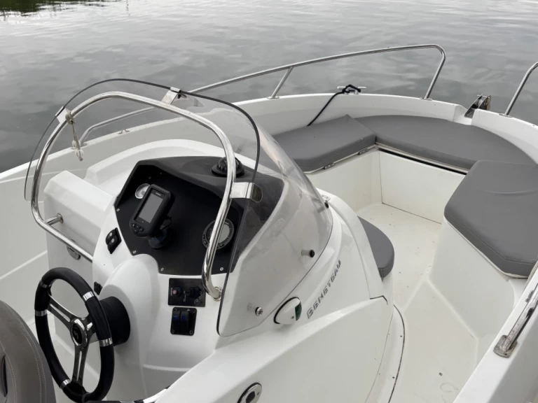 Hire a Bénéteau Flyer 550 Open Palavas-les-Flots