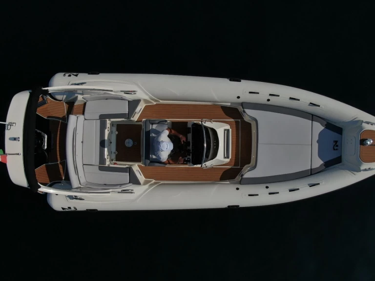 Hire RIB Nuova Jolly with a boat licence