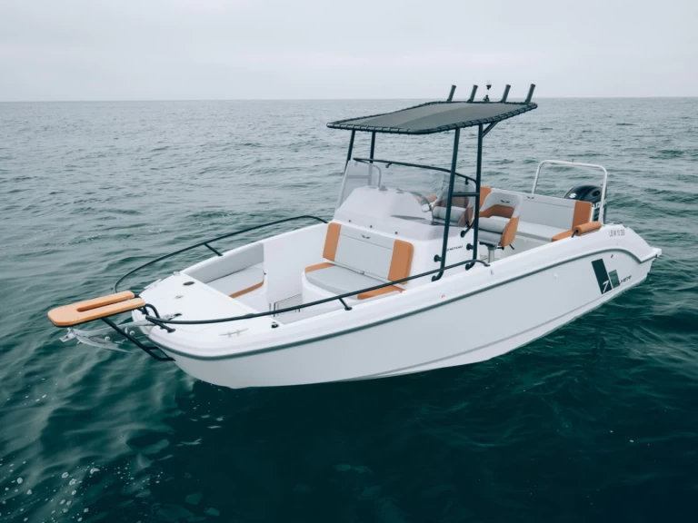 Hire Motorboat with or without skipper Bénéteau Sète