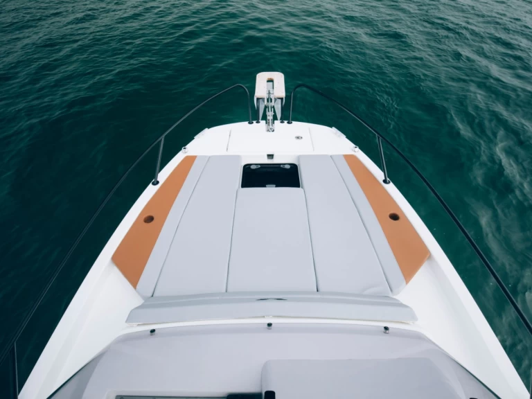 Bénéteau Flyer 7 SUNdeck charter bareboat or skippered in  Sète