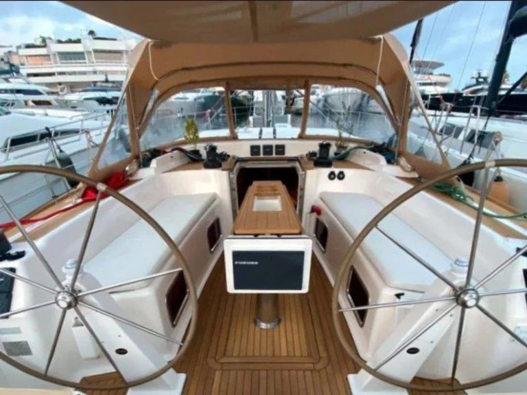 Yacht charter La Capte - Dufour Dufour 525 Grand Large on SamBoat