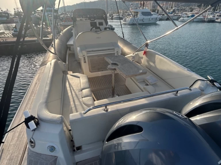Hire Motorboat Joker Boat with a boat licence