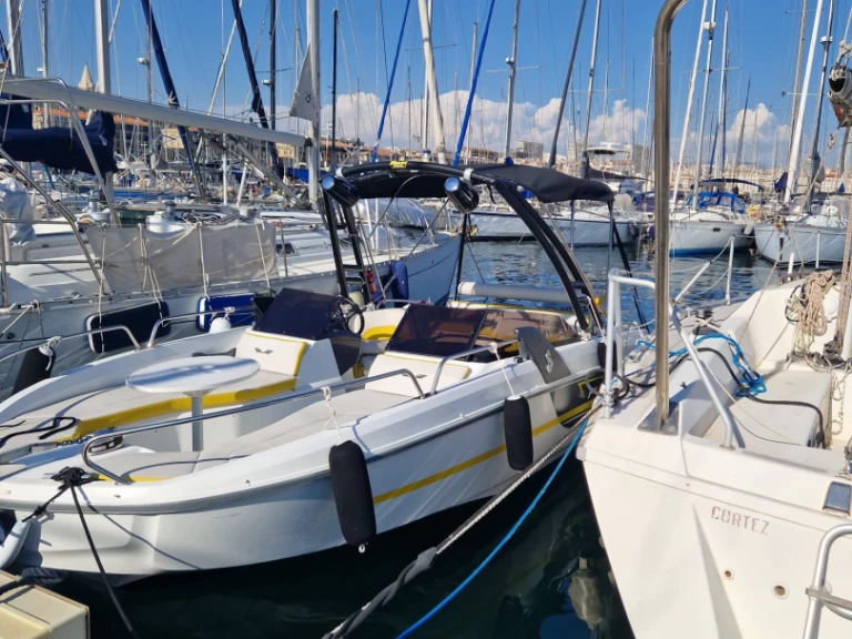 Charter a Bénéteau Flyer 6.6 SPORTdeck in Marseille on Samboat