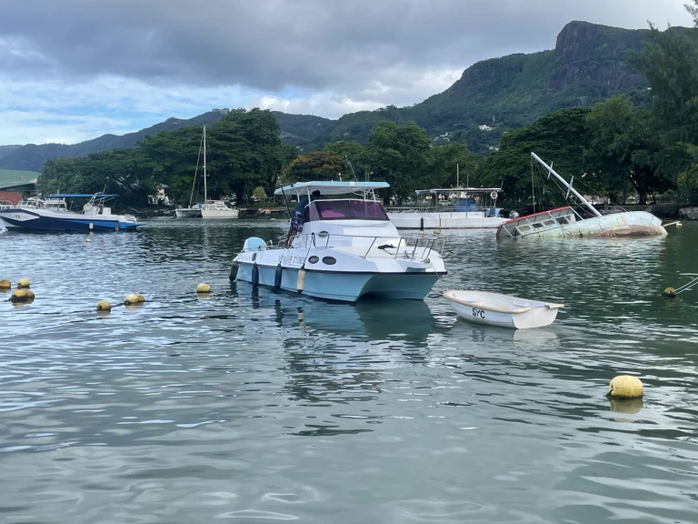 Hire Motorboat with or without skipper fisherman Mahé