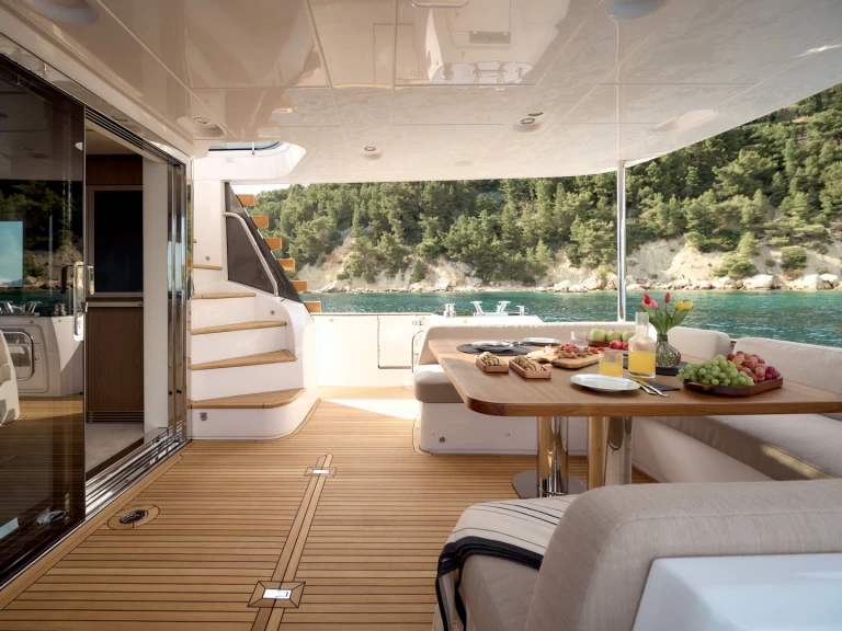 Charter a Azimut Azimut Magellano 66 in Podstrana on Samboat