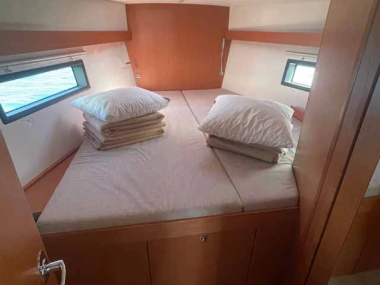 Charter a Bavaria Bavaria C42 in Golfo Aranci on Samboat