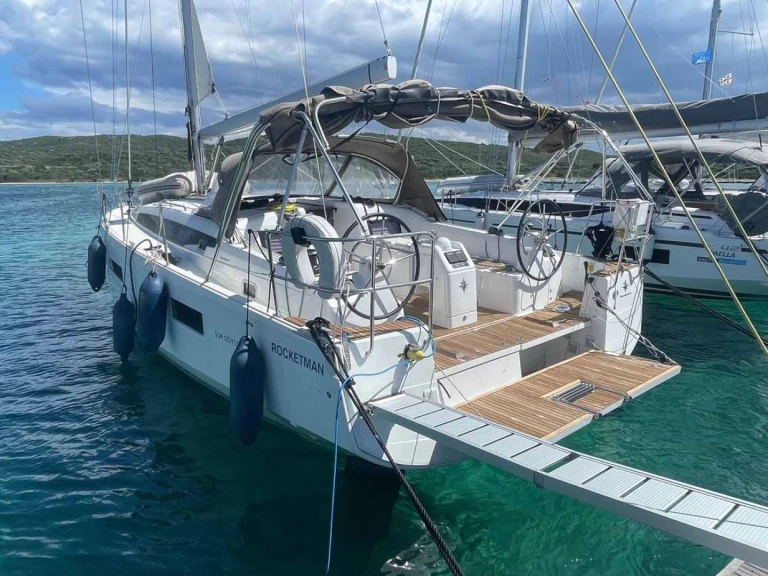 Hire Sailboat Jeanneau with a boat licence